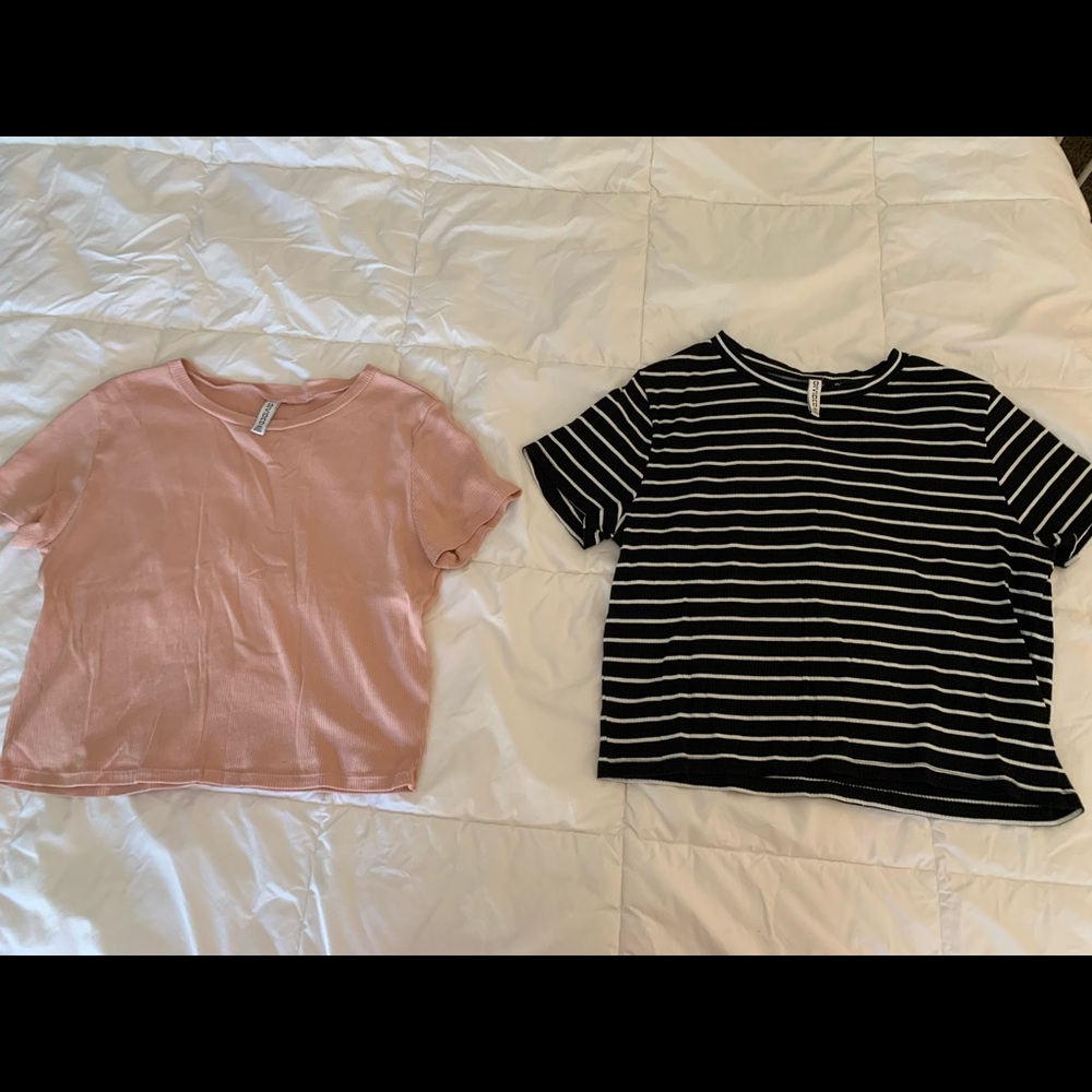 2 H&M tee-shirts